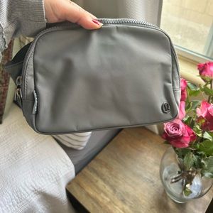 Lululemon 2L belt bag